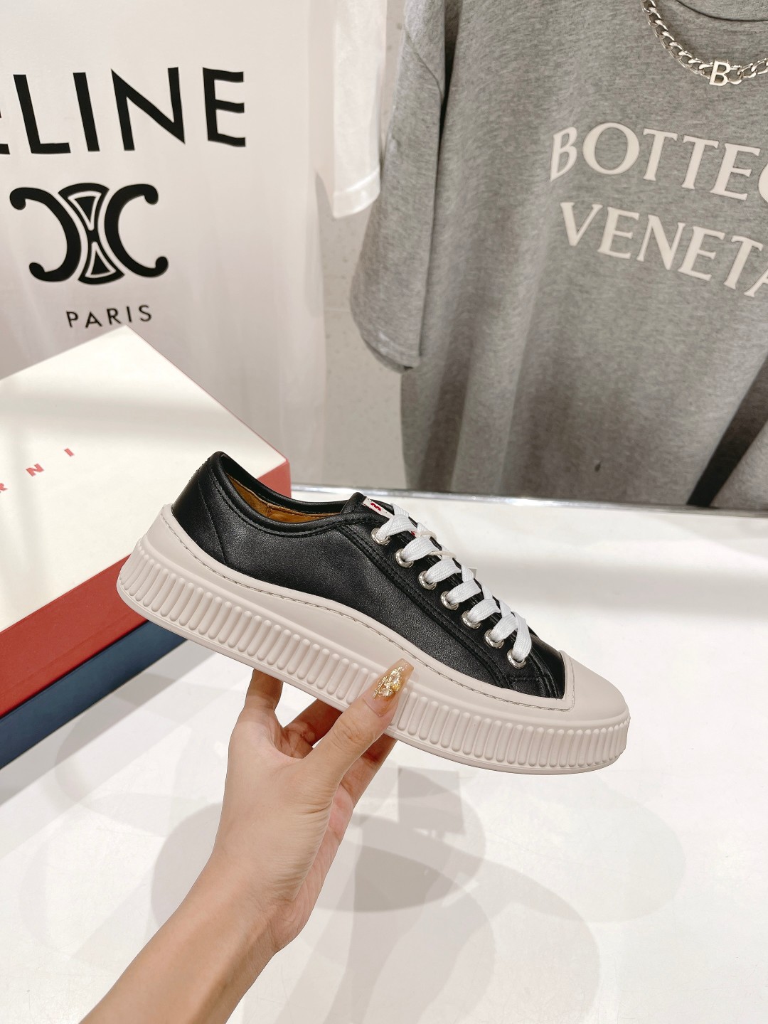 高品质出厂 MARNI玛尼DADA BUMPER系列 新款休闲运动鞋 贝壳头饼干鞋小白鞋在鞋子的前后都搭