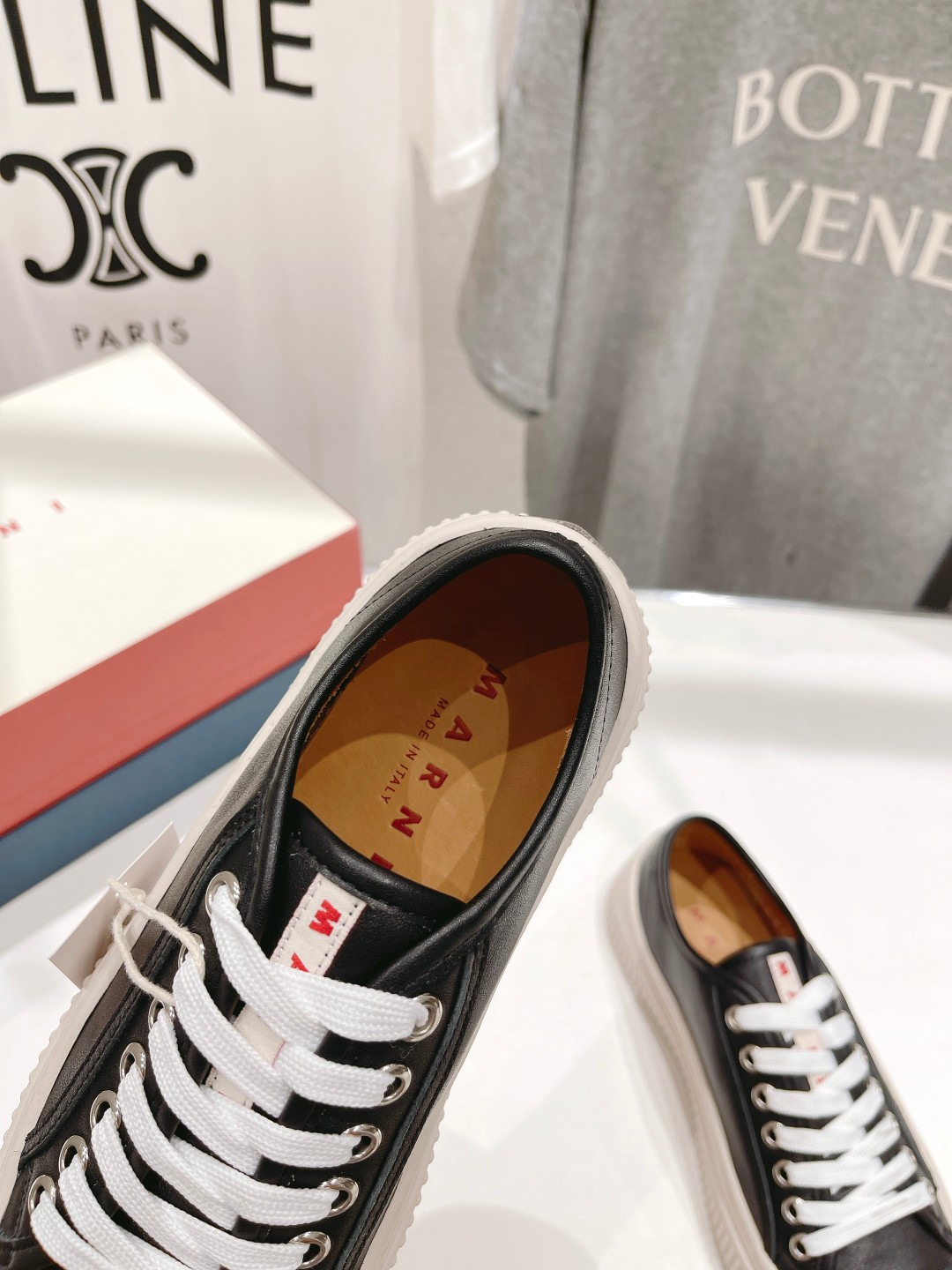 高品质出厂 MARNI玛尼DADA BUMPER系列 新款休闲运动鞋 贝壳头饼干鞋小白鞋在鞋子的前后都搭