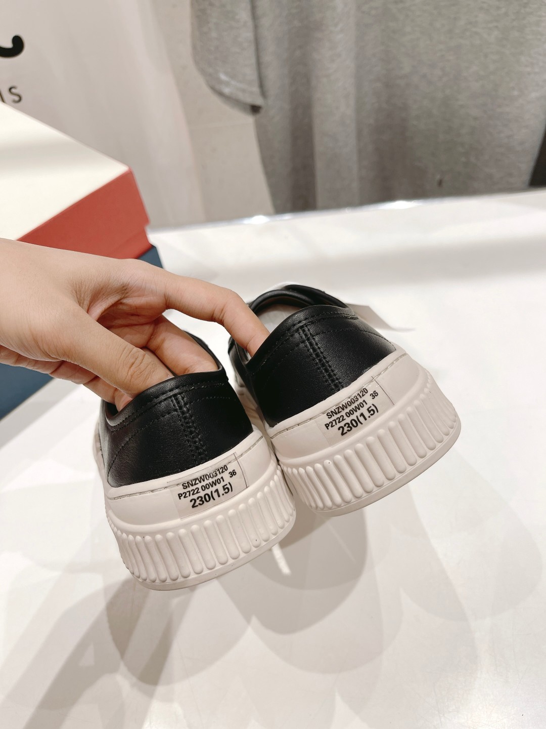 高品质出厂 MARNI玛尼DADA BUMPER系列 新款休闲运动鞋 贝壳头饼干鞋小白鞋在鞋子的前后都搭