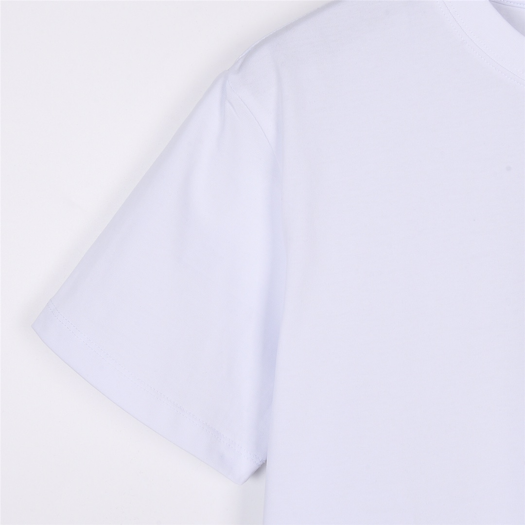 Burberry巴宝莉经典Tb胸前logo印花短袖