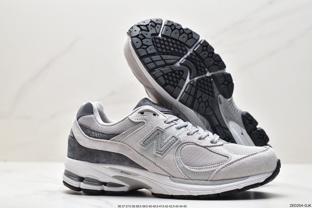 260 New Balance 2002R 跑鞋· 沿袭了面世之初的经典科技 M2002RJD