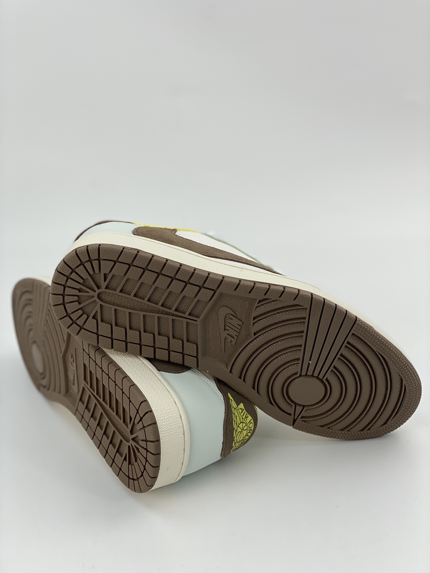 220 Fragment x TS x Air Jordan 1 Low 白绿倒钩低帮 DM7866-603-莆田鞋,莆田鞋货源,高仿鞋,高仿鞋货源,安福档口,莆田高仿鞋,莆田鞋批发,高仿鞋批发,莆田高仿运动鞋,高仿运动鞋,莆田运动鞋 220 Fragment x TS x Air Jordan 1 Low 白绿倒钩低帮 DM7866-603