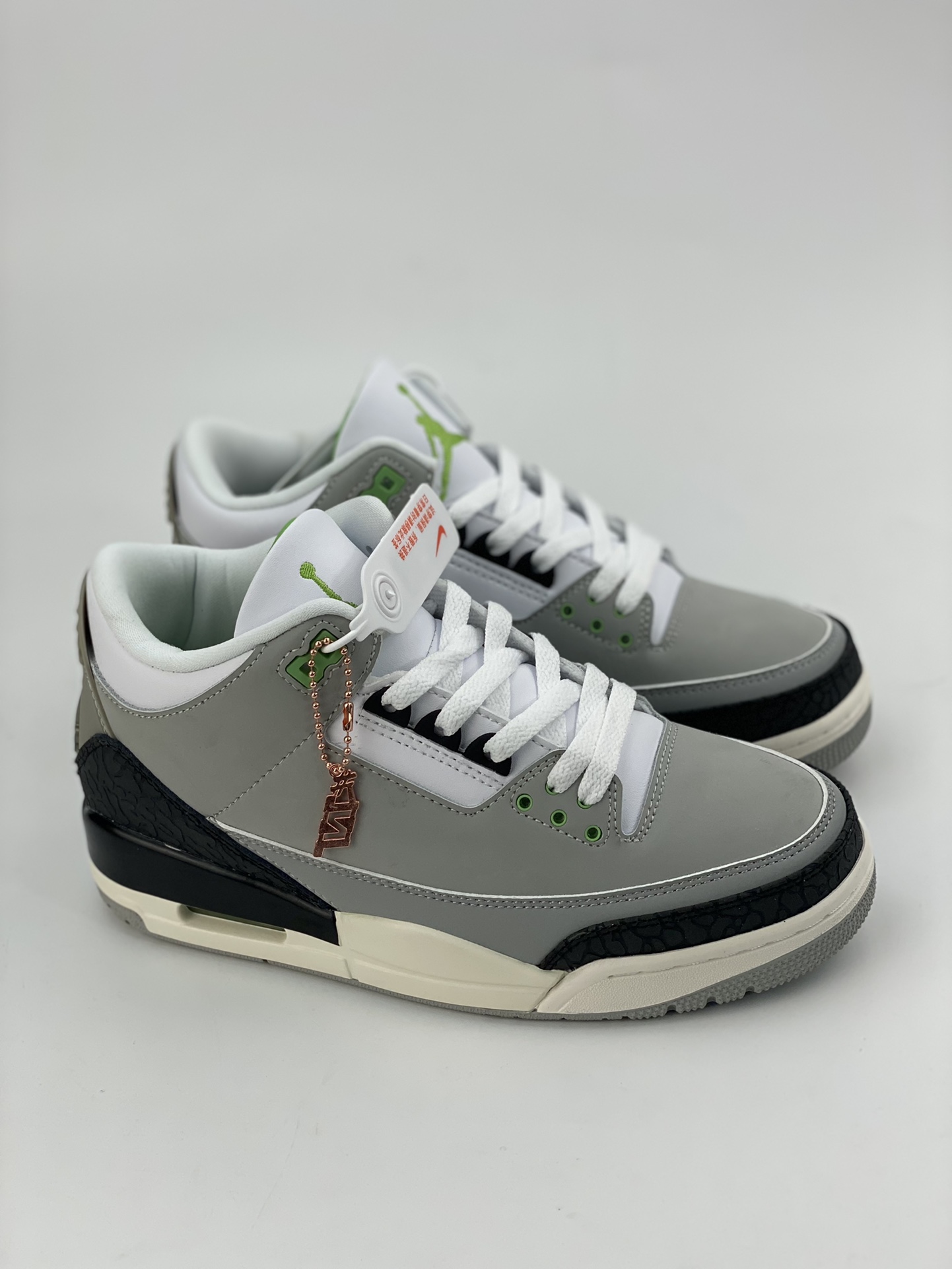 300 Air jordan 3 Retro “Chlorophyll” 叶绿素 136064-006