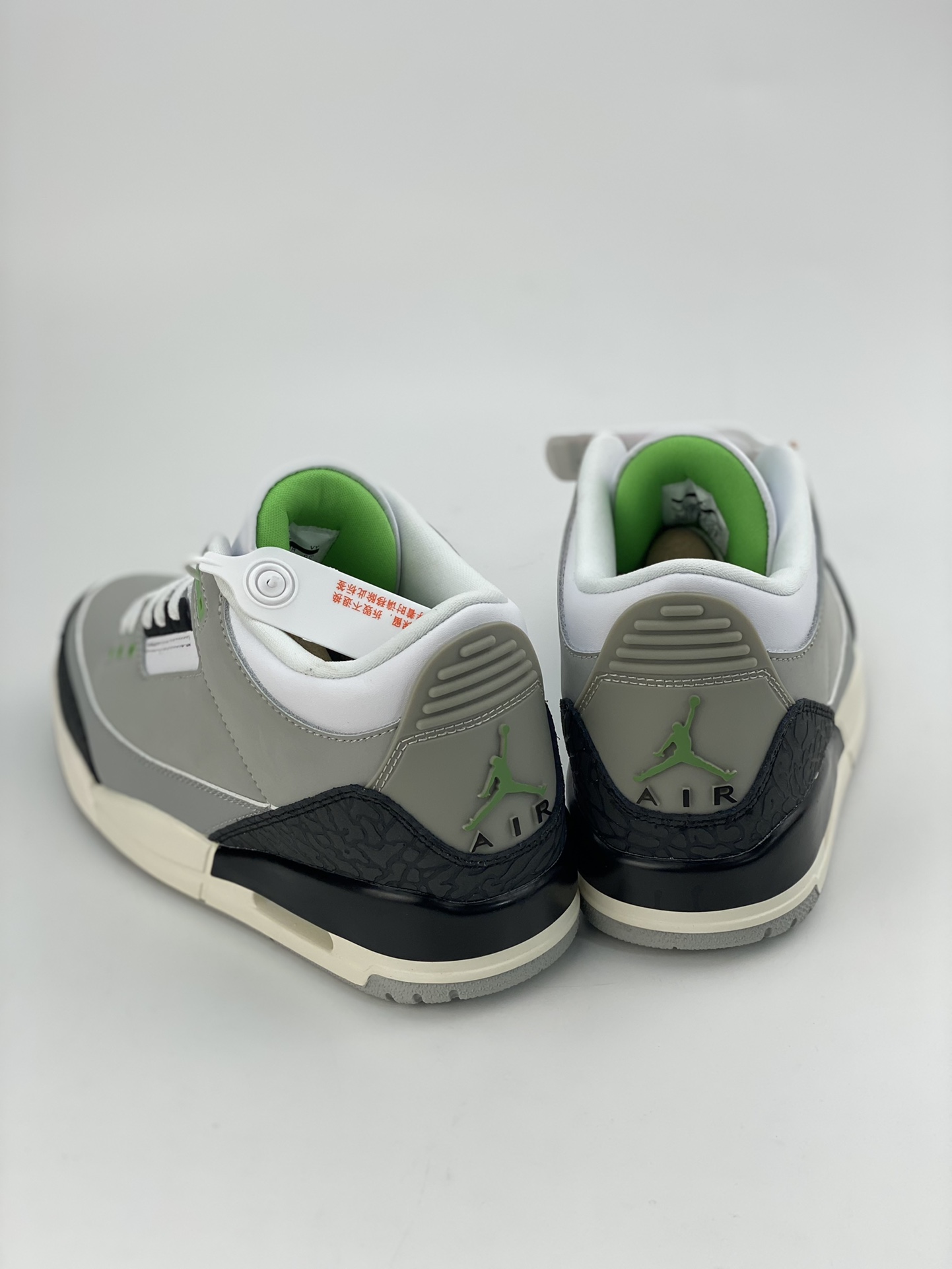 300 Air jordan 3 Retro “Chlorophyll” 叶绿素 136064-006
