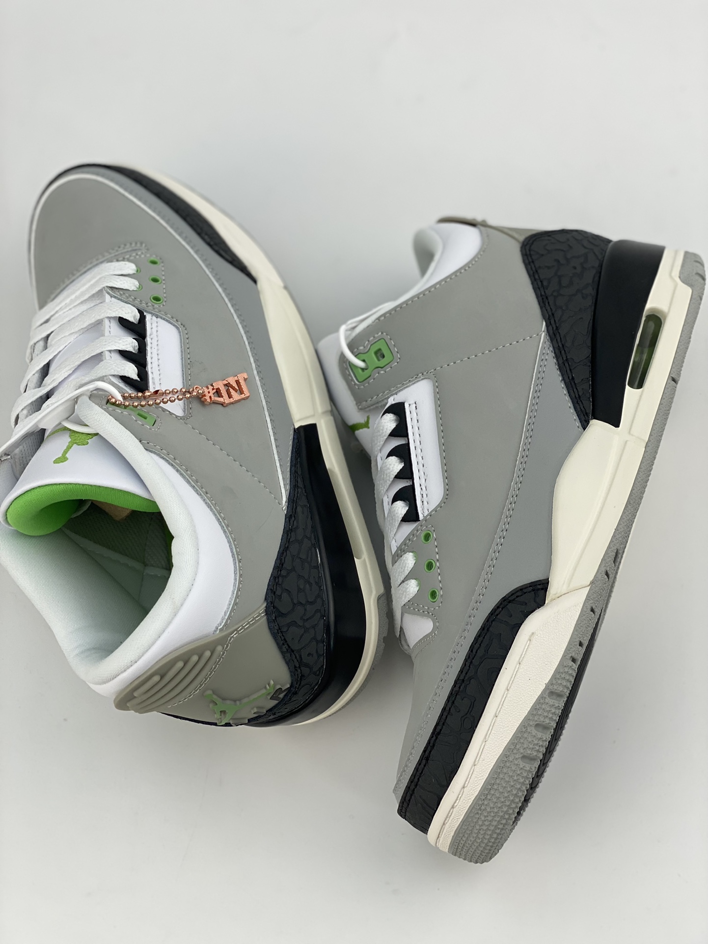 300 Air jordan 3 Retro “Chlorophyll” 叶绿素 136064-006