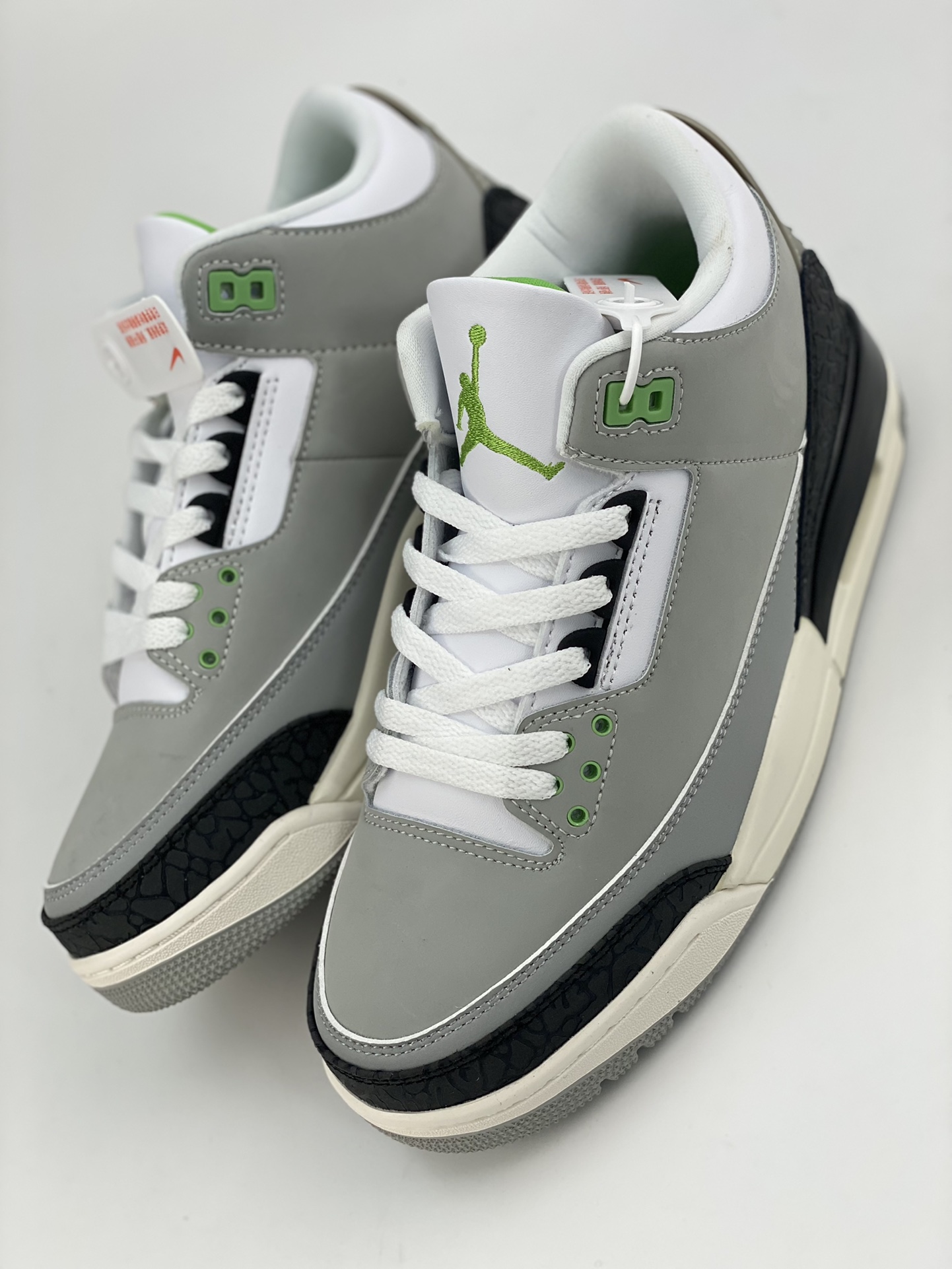 300 Air jordan 3 Retro “Chlorophyll” 叶绿素 136064-006