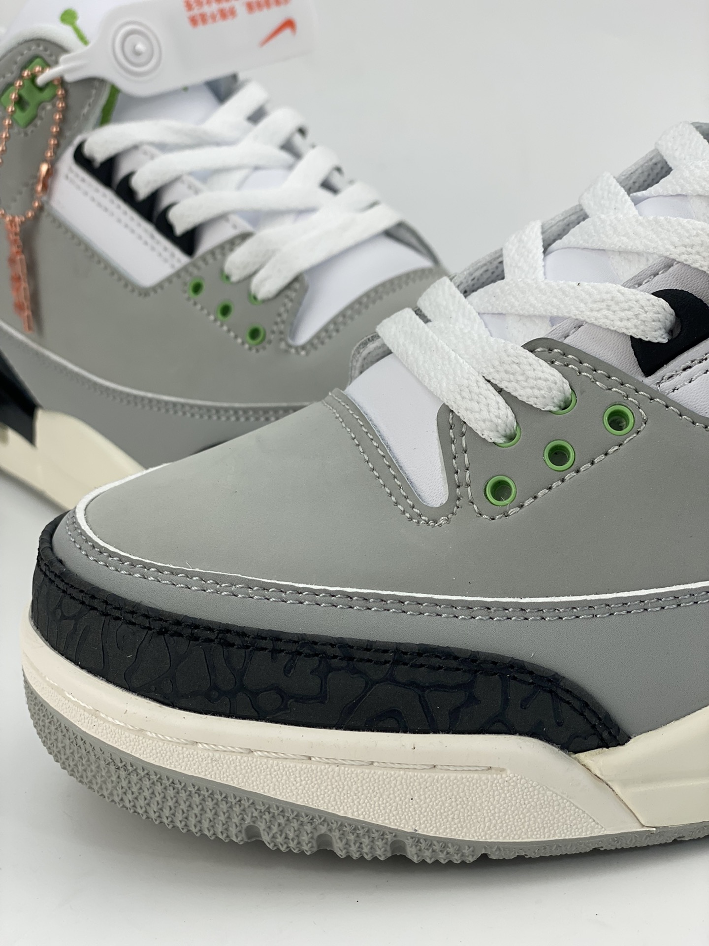 300 Air jordan 3 Retro “Chlorophyll” 叶绿素 136064-006