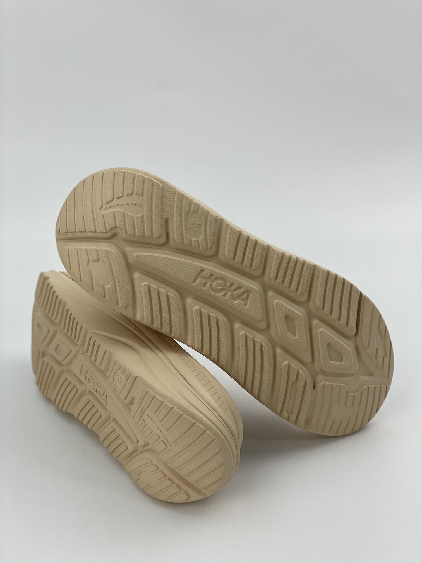 100 HOKA ONE ONE ORA Recovery Slide 3 运动拖鞋