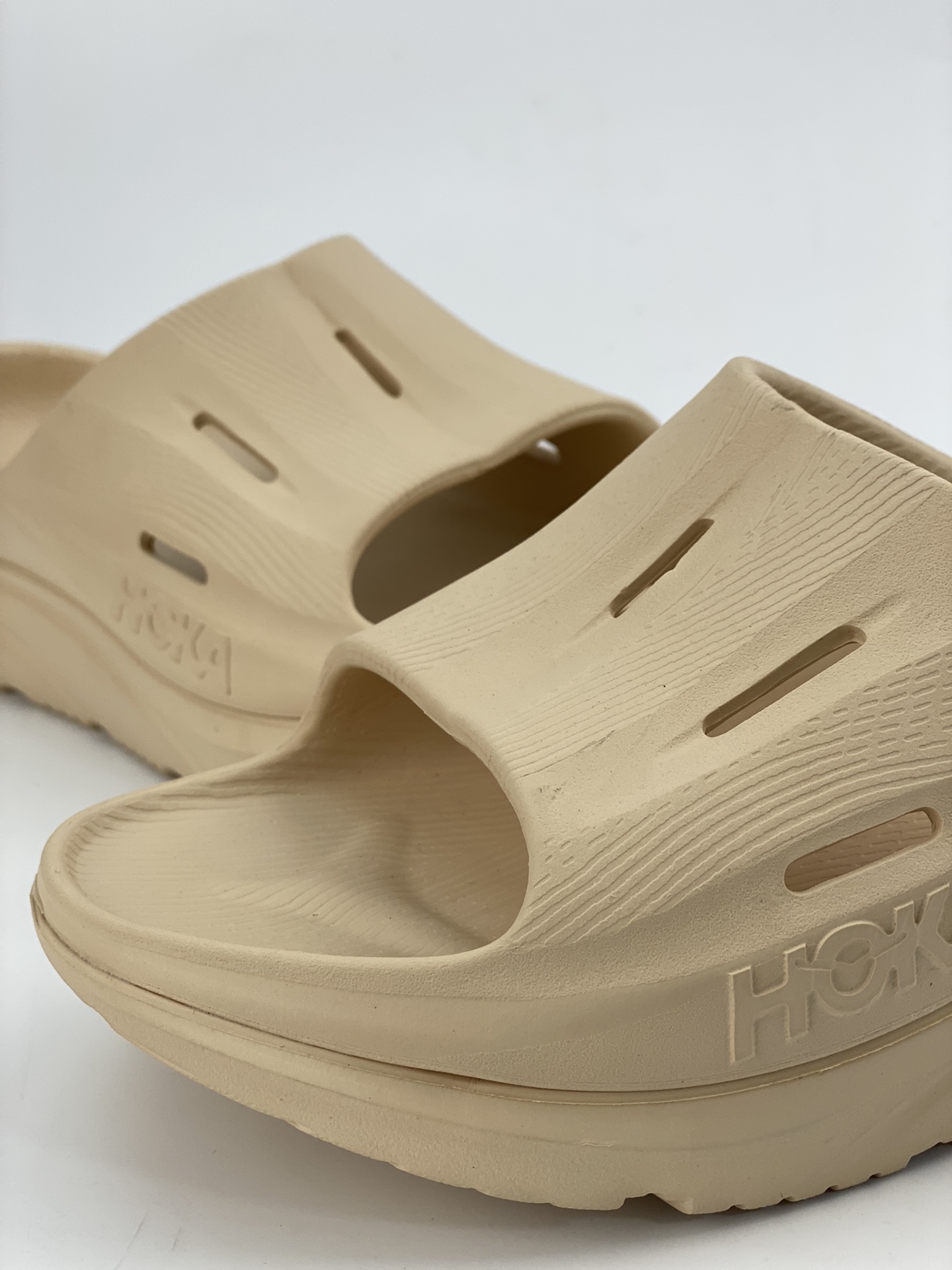 100 HOKA ONE ONE ORA Recovery Slide 3 运动拖鞋