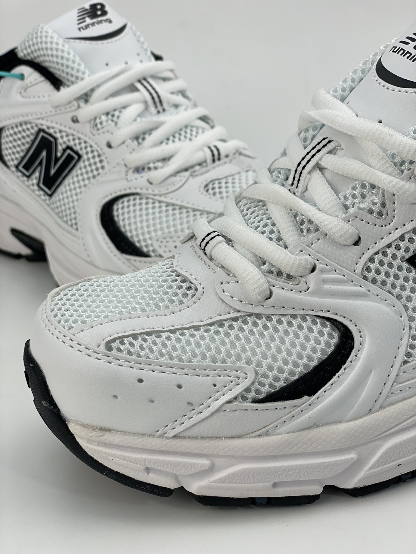 160 新百伦New Balance MR530系列 复古老爹风网布跑步休闲运动鞋 MR530EWB