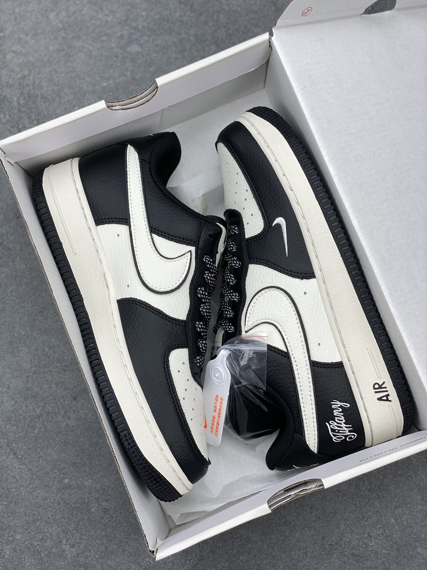 Nike Air Force 1 '07 Low Tiffany & Co. Black/White Panda Sneakers 10 i1686685642 730 8