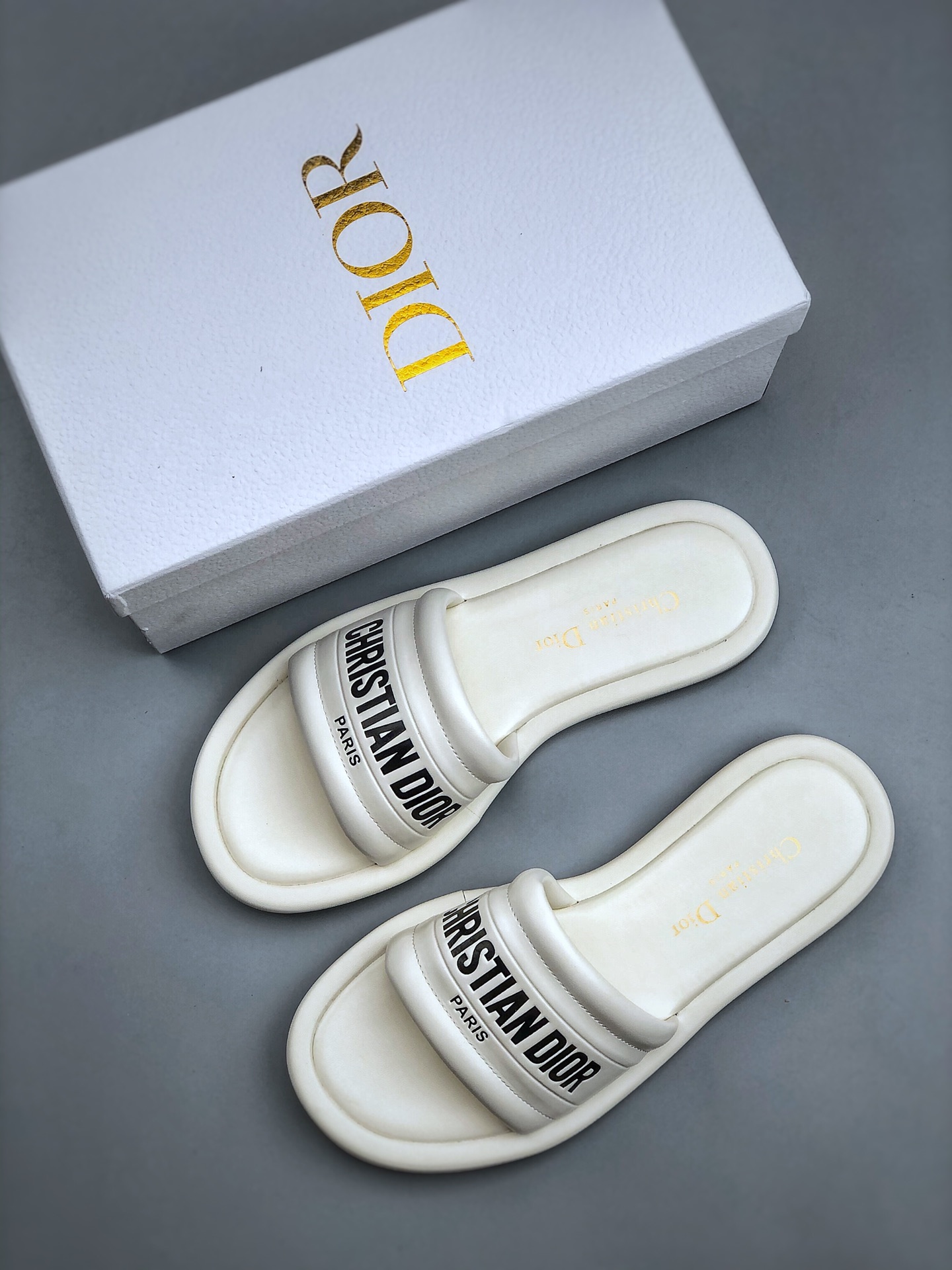 DIOR·2023SS new Every-D series is a goddess bread sandal that will be released for the first time this summer.