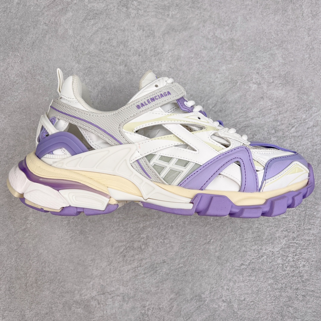 💰460 ＃VG零售版 BALENCIAGA Track 2.0 巴黎世家复古老爹鞋 全套原纸板楦头开发 最原汁原味的灵魂版型 全鞋荧光划线卡点 胶水把控整洁度追求极致完美 每一双都是工艺品 多重QC质检 超越公司货的品控标准 实实在在的免检产品 原盒原配 正确字体电绣 粗细、位置、大小正确 侧边TPU 透气孔匹配意产原版 正确气垫分离大底 TPU软底 原版一致大底LOGO 立体感十足 原厂皮料水洗做旧 采购原厂网纱 该款鞋采用网眼布和尼龙制成 不含皮革 鞋舌饰有Track.2橡胶品牌标识 外侧饰有橡胶品牌标识 泡沫后帮压印品牌标识 外底正面压印BB标识 由176块饰片拼接而成的铰接式鞋面 侧面配金属质感网眼布 内面配有额外金属光泽饰件 包含1副鞋带和1副备用鞋带 后帮配有拉环鞋提 动态鞋底设计 为双脚带来后续的助力 正常尺码 Size：35 36 37 38 39 40 41 42 43 44 45 46 编码：by5936030-运动鞋