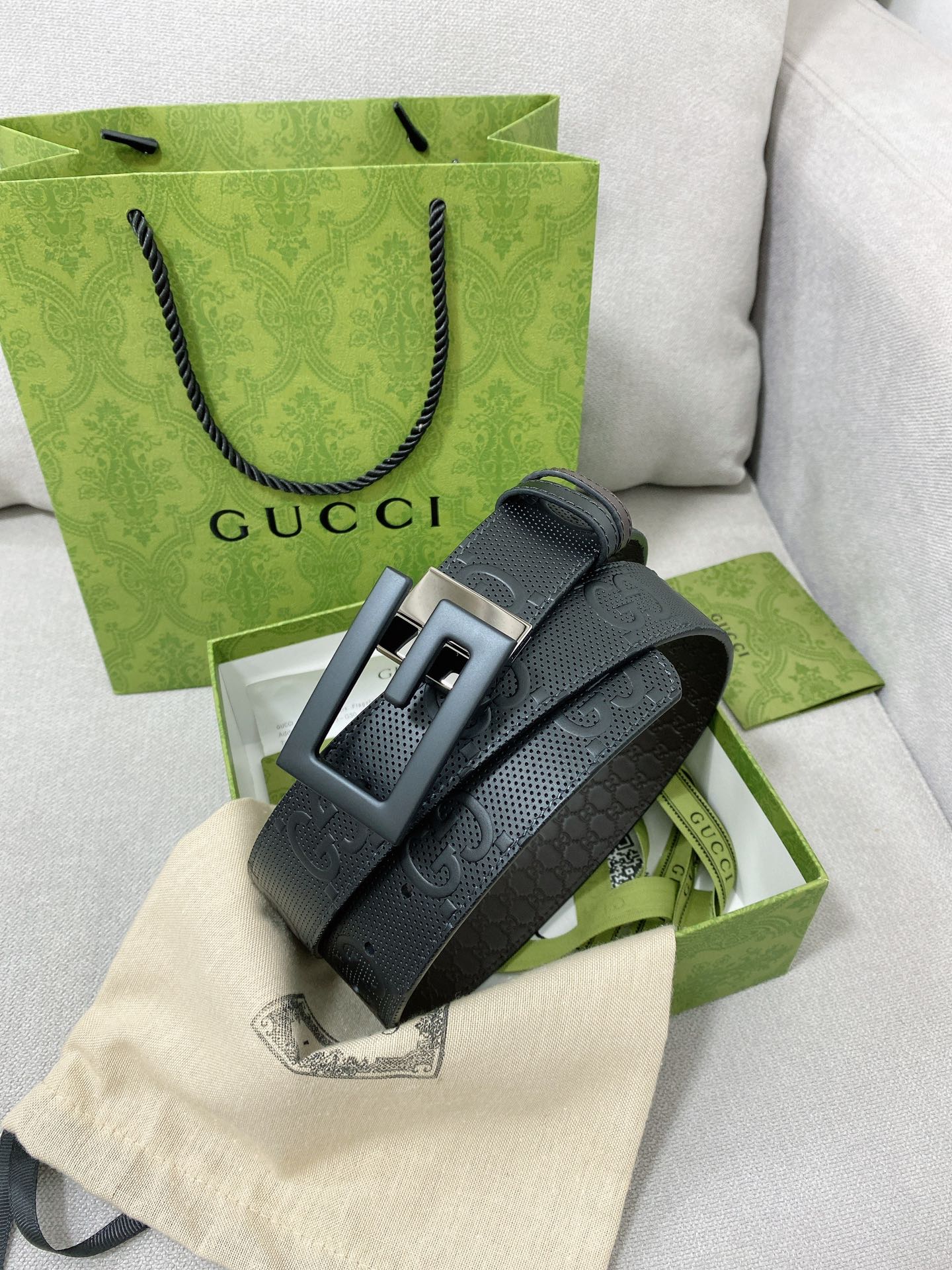 Gucci海外专柜同步新款双面可用原单腰带进口原厂头层牛皮搭配精品旋转扣头宽度3.5cm