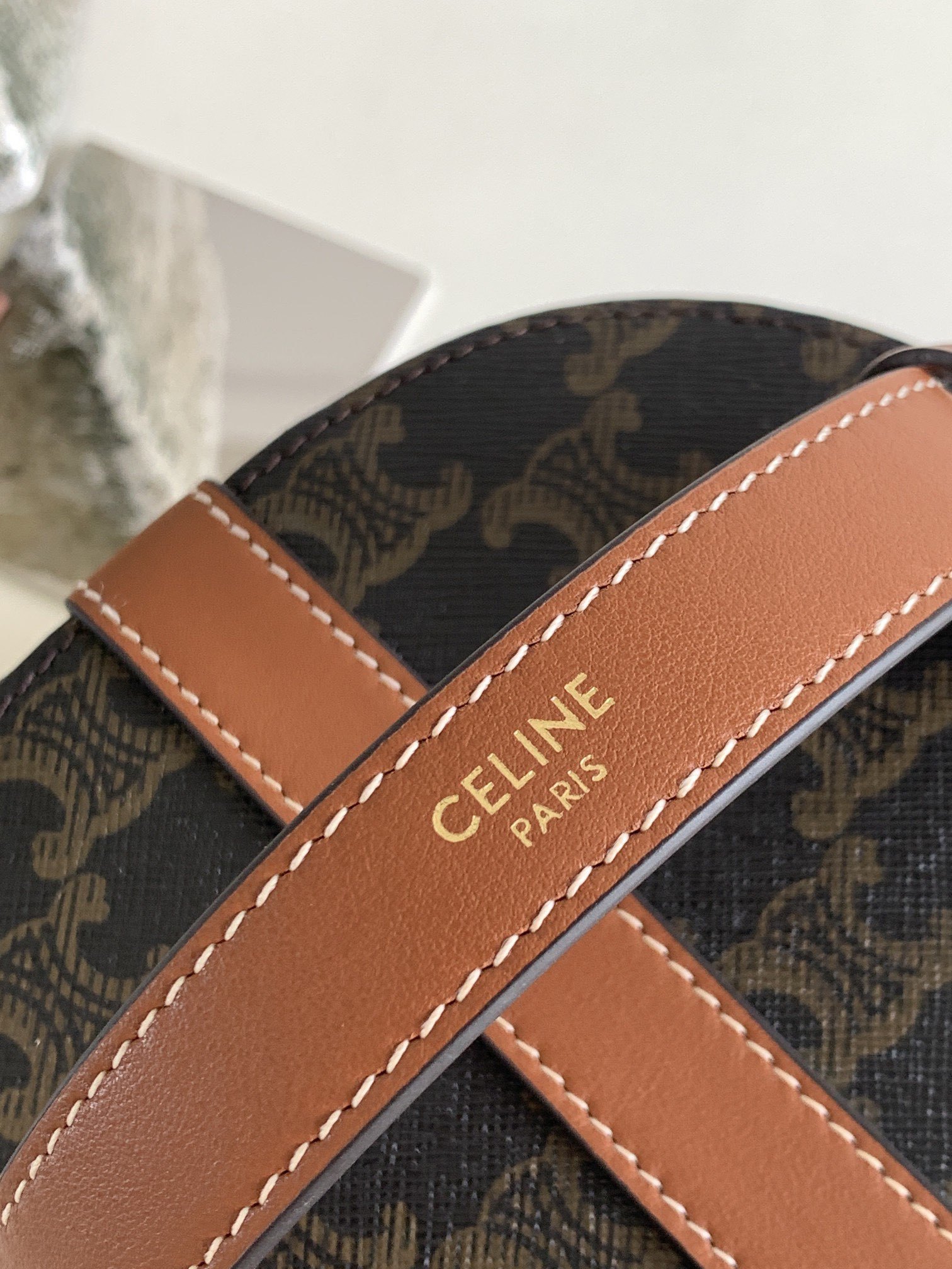 CELINE新品复古老花Vanitycase手提椭圆立体化妆盒月光宝盒经典永不过时盒子包箱型立挺自带镜子