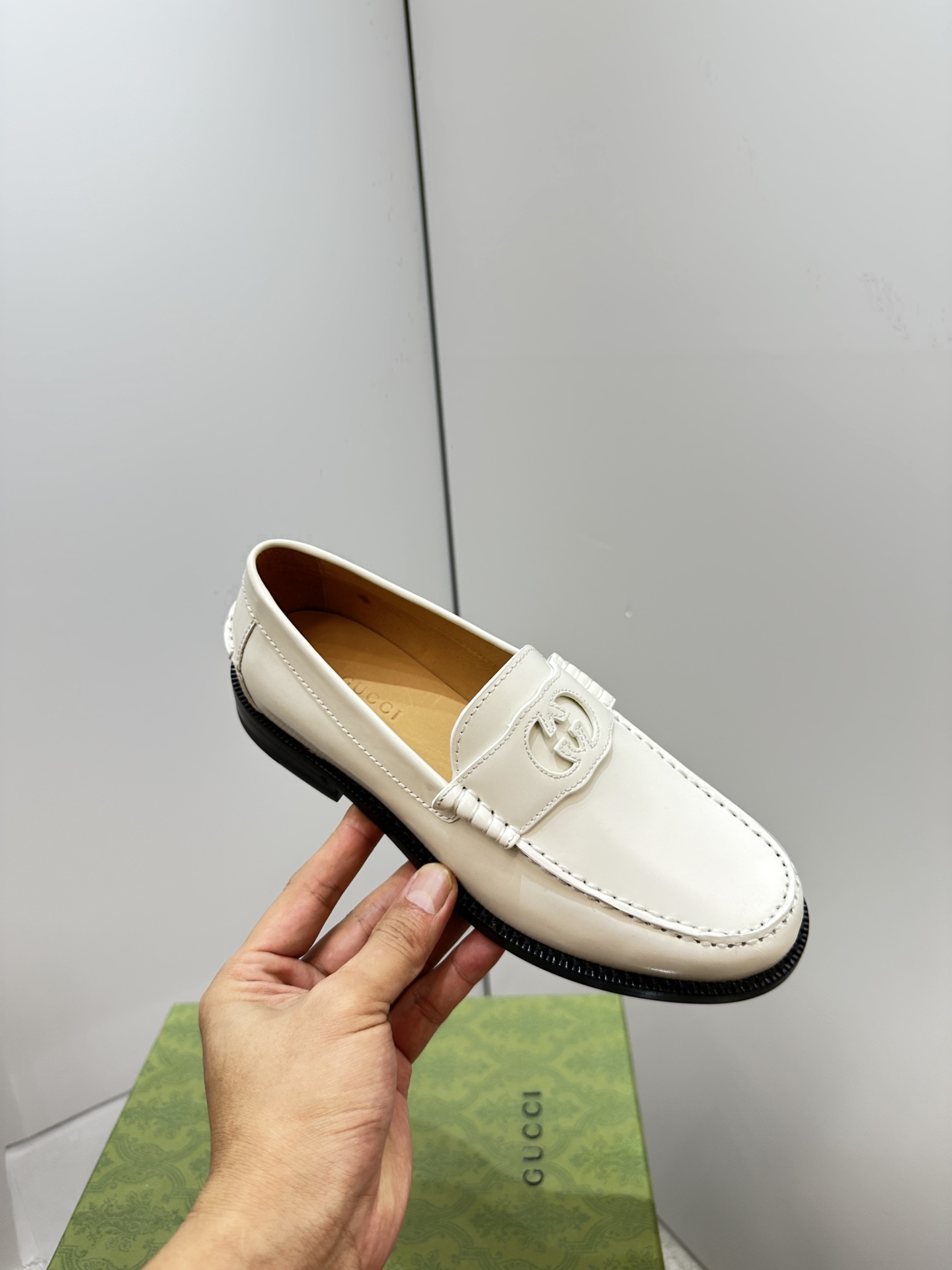 Gucci23ss新款LOGO圆头平