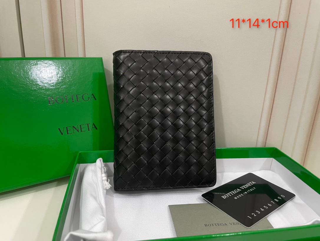 Portefeuille porte-passeport intrecciato Bottega Veneta
