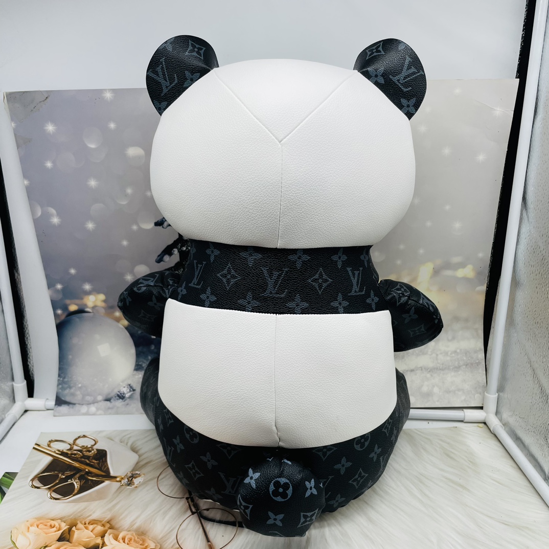 Bulldog and bear handbags side-by-side