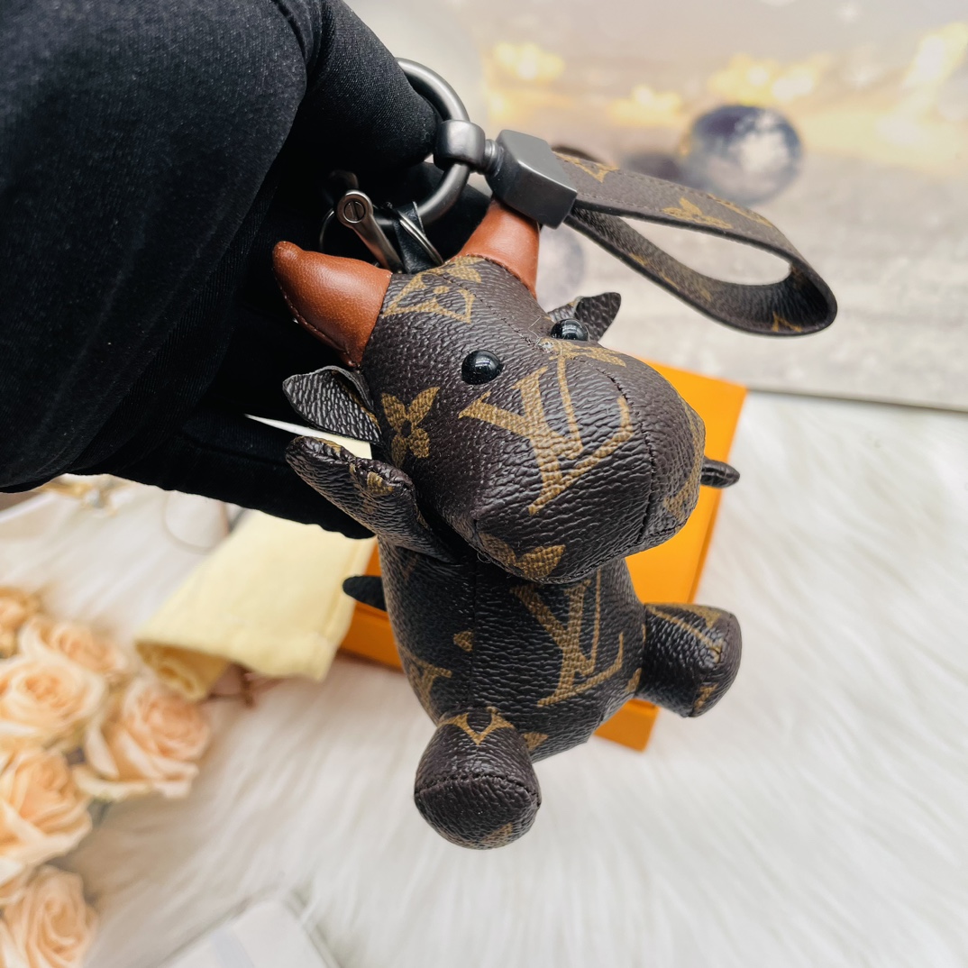 Leather bulldog handbag side view