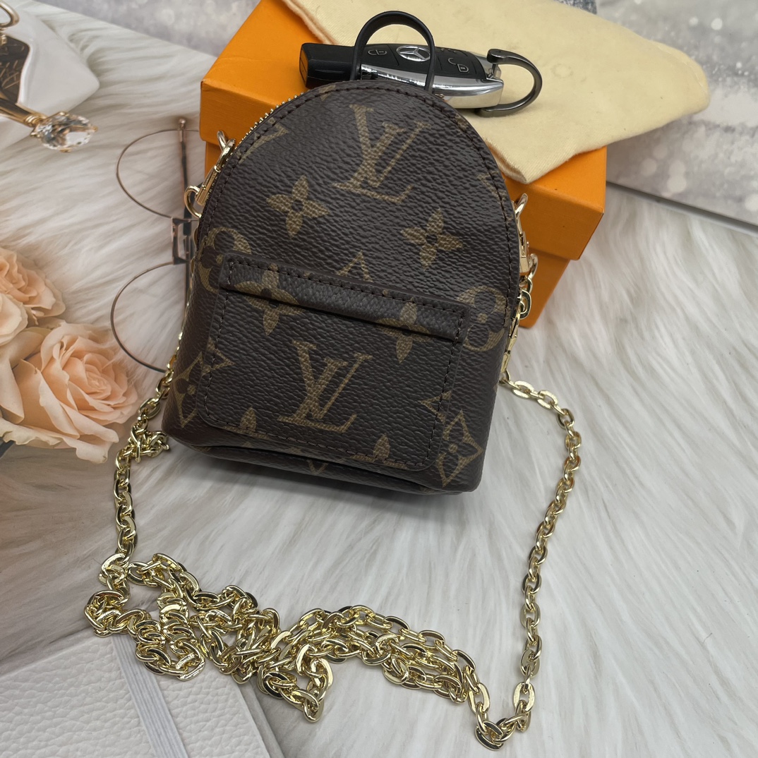 Mini chain bag front view
