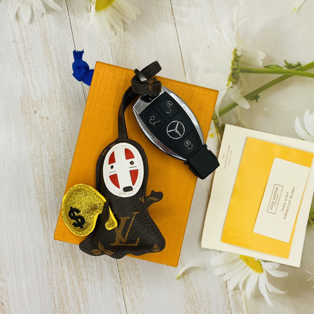 Snow Nari keychain back view