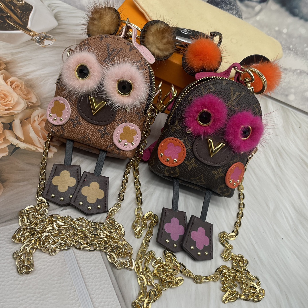 Cat head mini bag, interior view, showing compartments and space