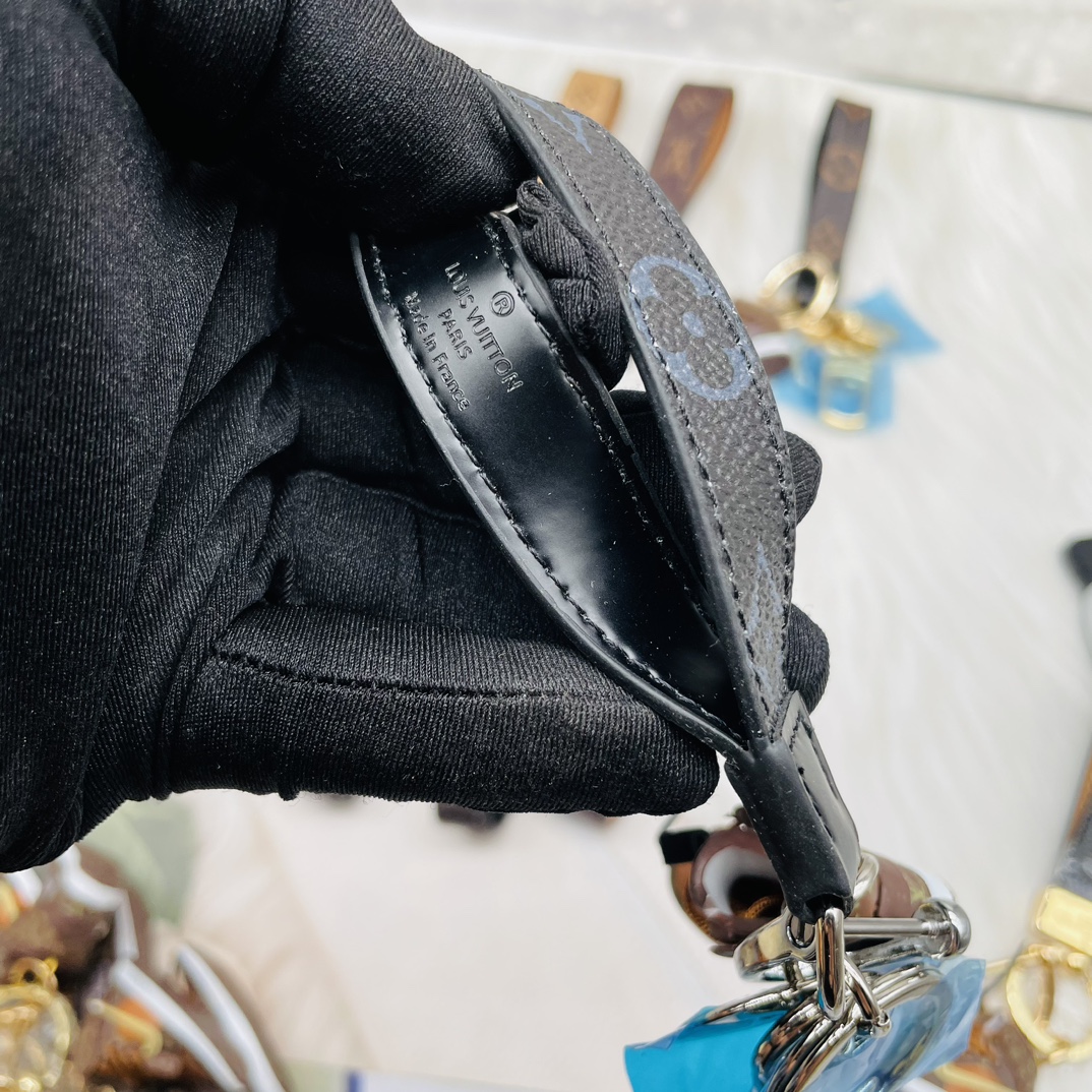 Leather sneaker keychain in different colors