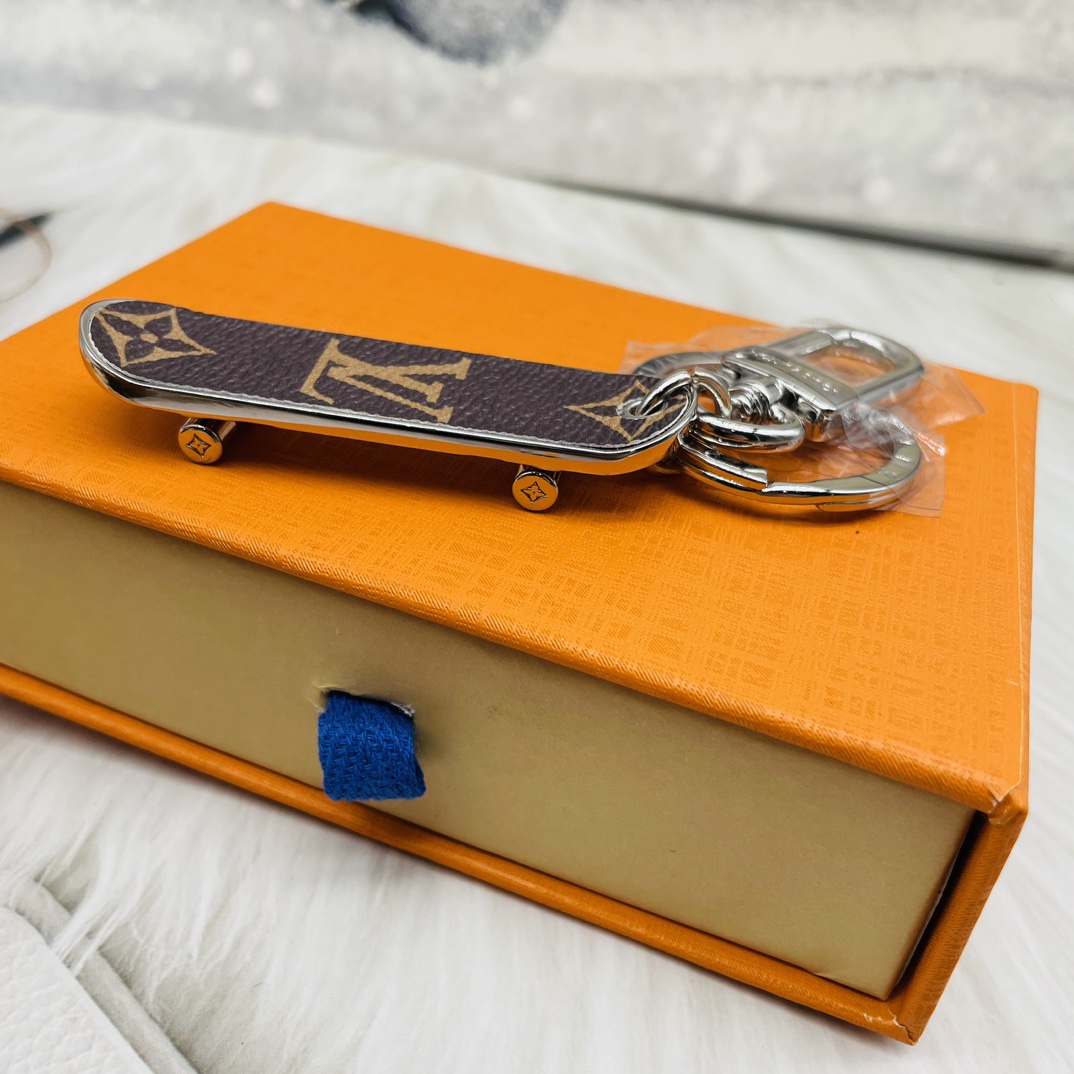Close-up of the skateboard keychain wheels and deck
