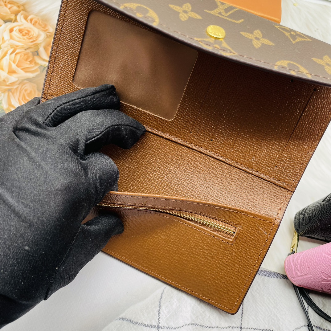 Leather long wallet branding detail
