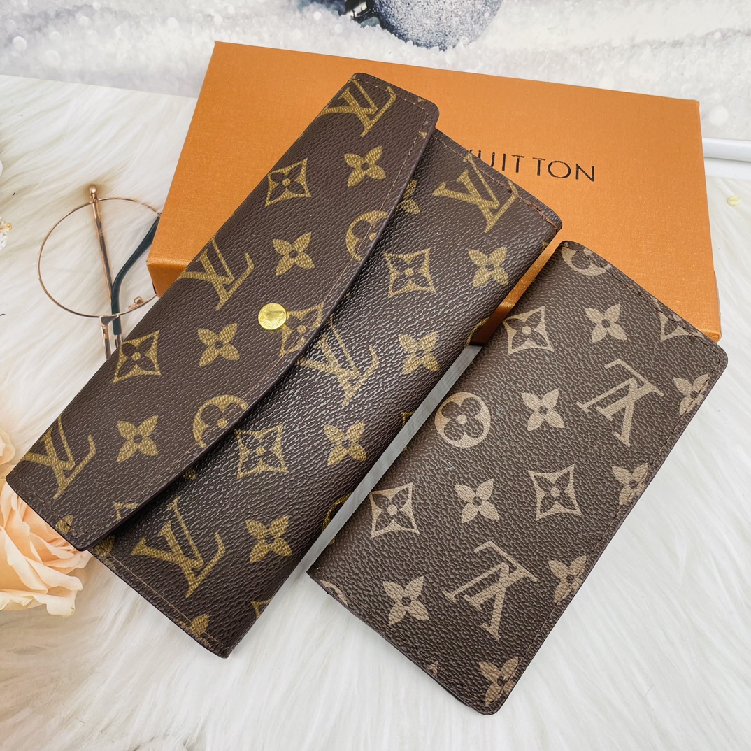 Leather long wallet interior detail