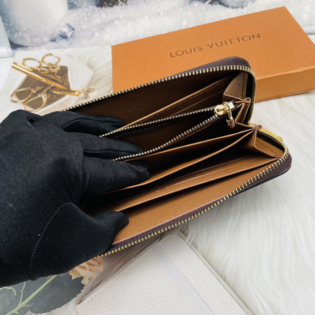 Leather long wallet branding detail
