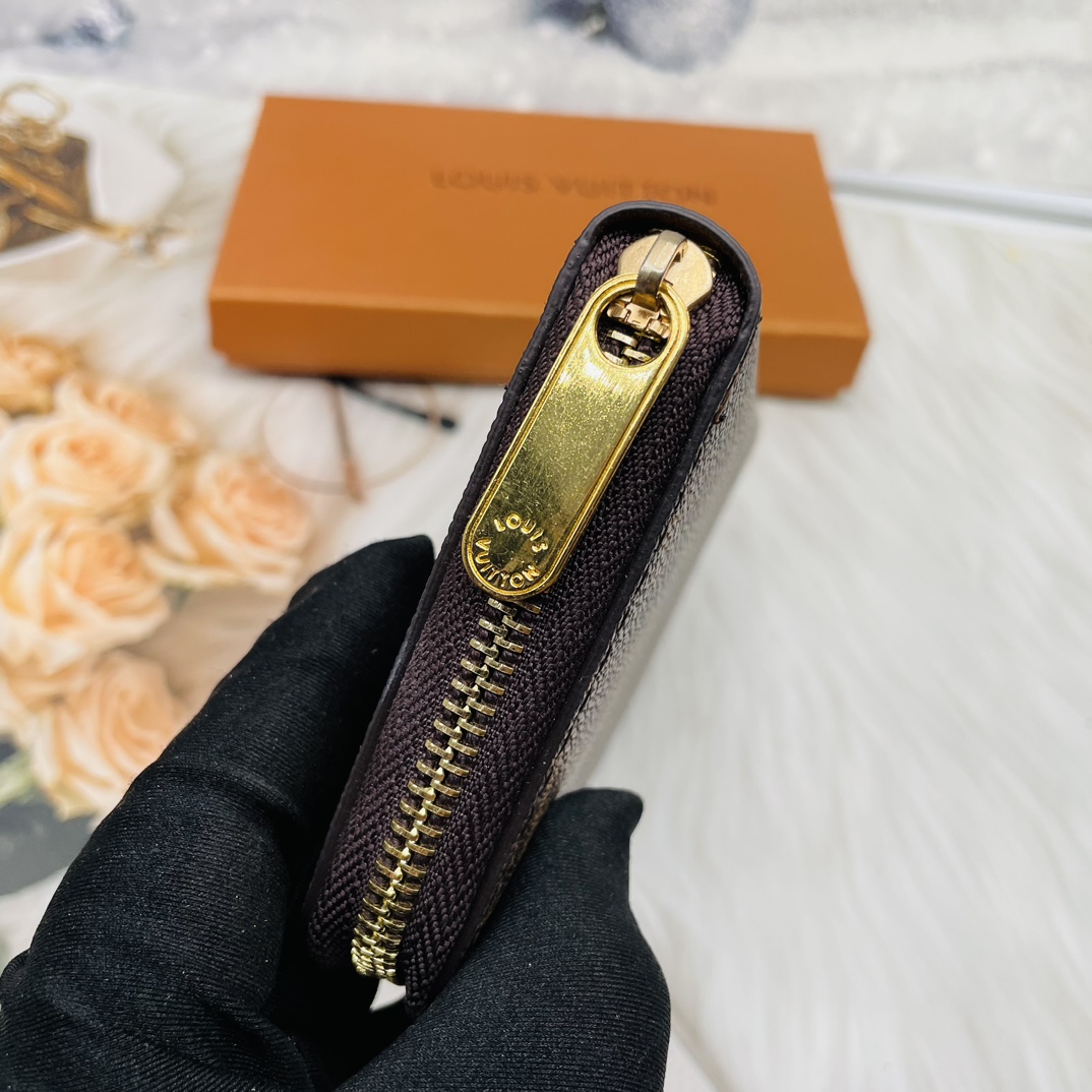 Leather long wallet color variations