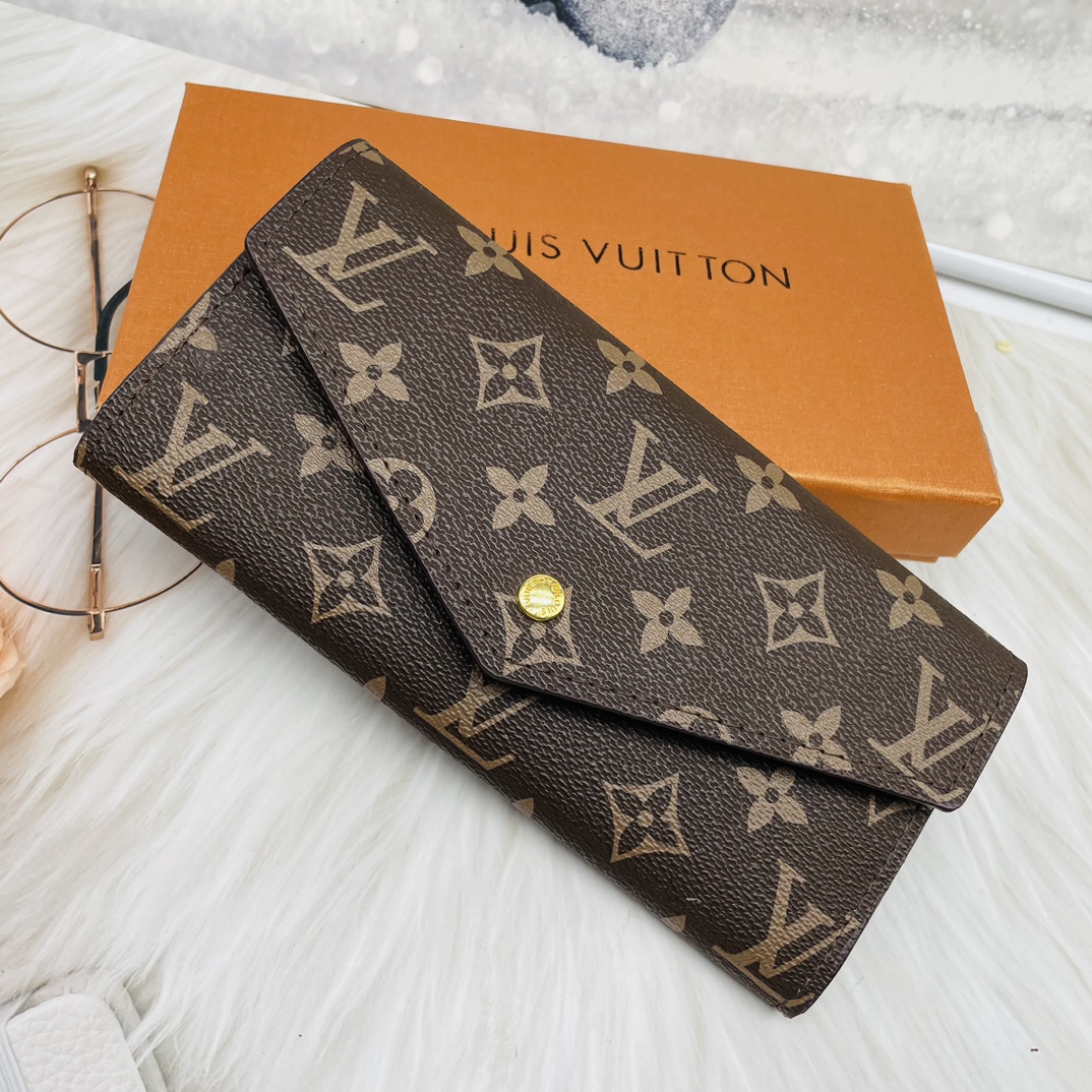 Leather glasses case side view
