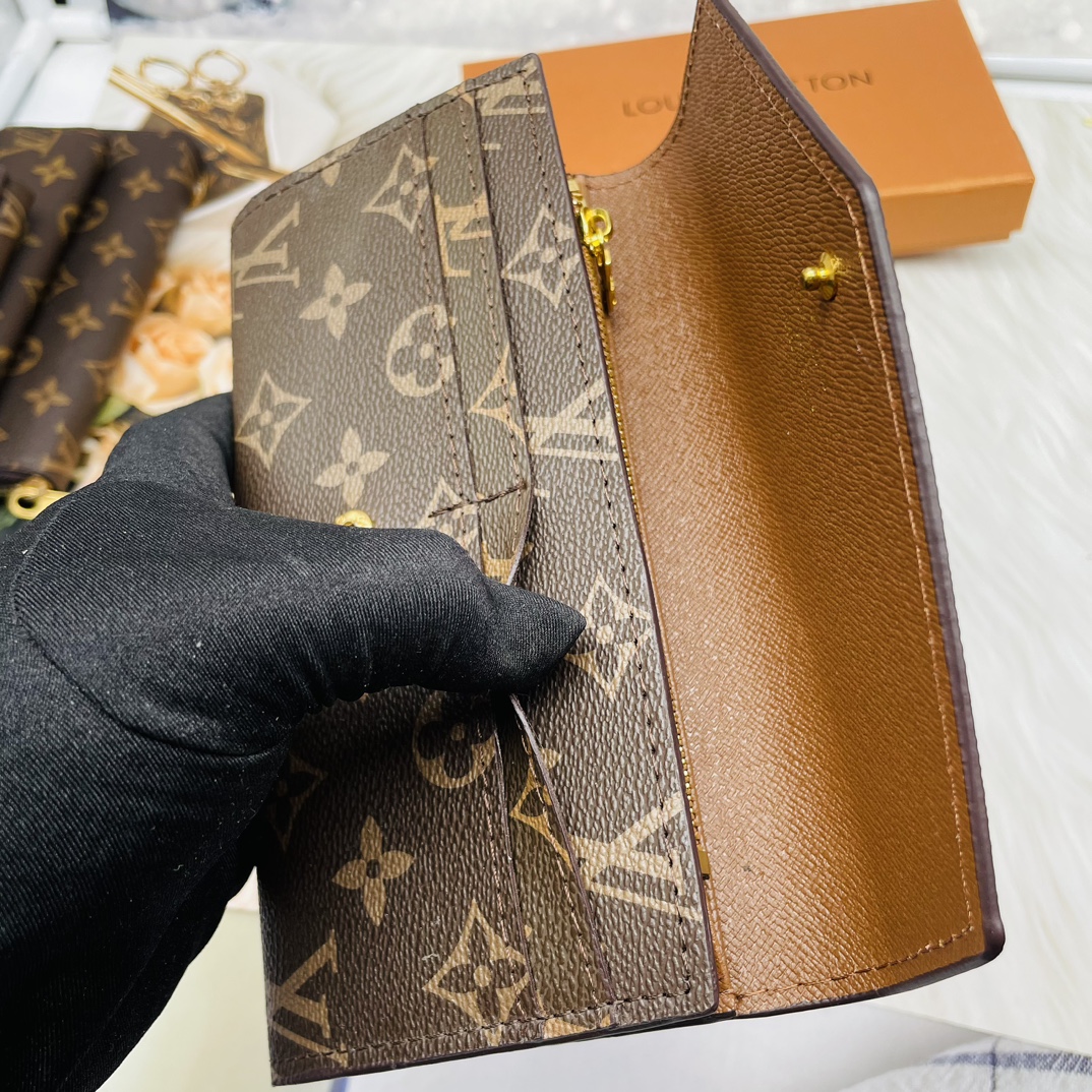 Leather glasses case, product shot
