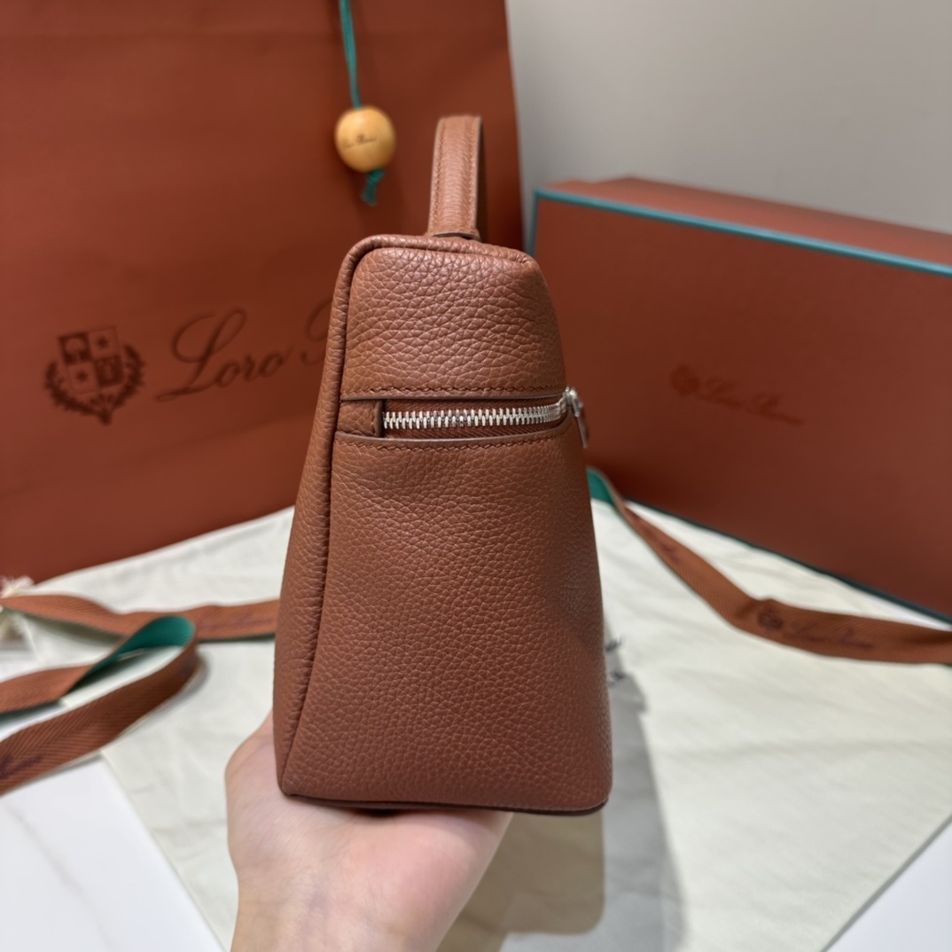L27砖红色ExtrapocketL27系列手提/斜挎包不被定义的生活才最自在就像loropiana的材