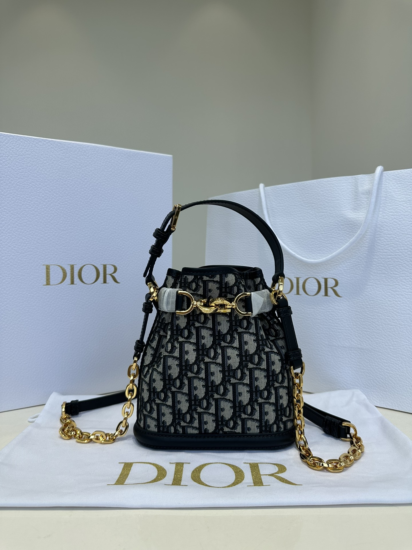 New Dior counter latest bucket style hot style!