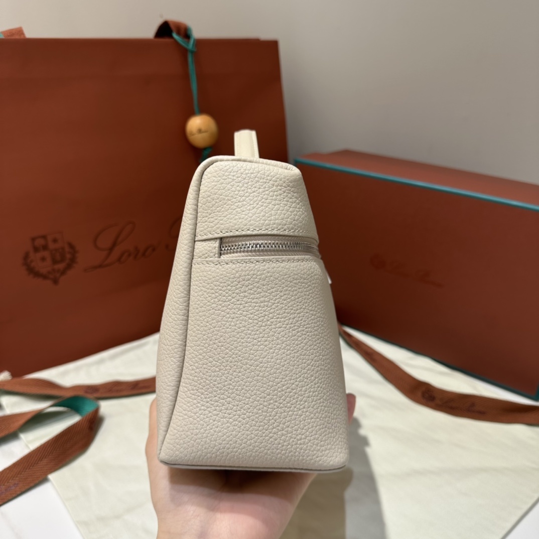 L27浅米色ExtrapocketL27系列手提/斜挎包不被定义的生活才最自在就像loropiana的材