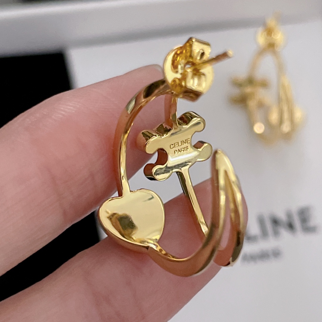 【【C爱心凯旋门金弯耳钉】！时尚又简约，又很有创意的设计，非常仙，非常柔美，落落大方！因为极其简单的设计，越是要做好，才