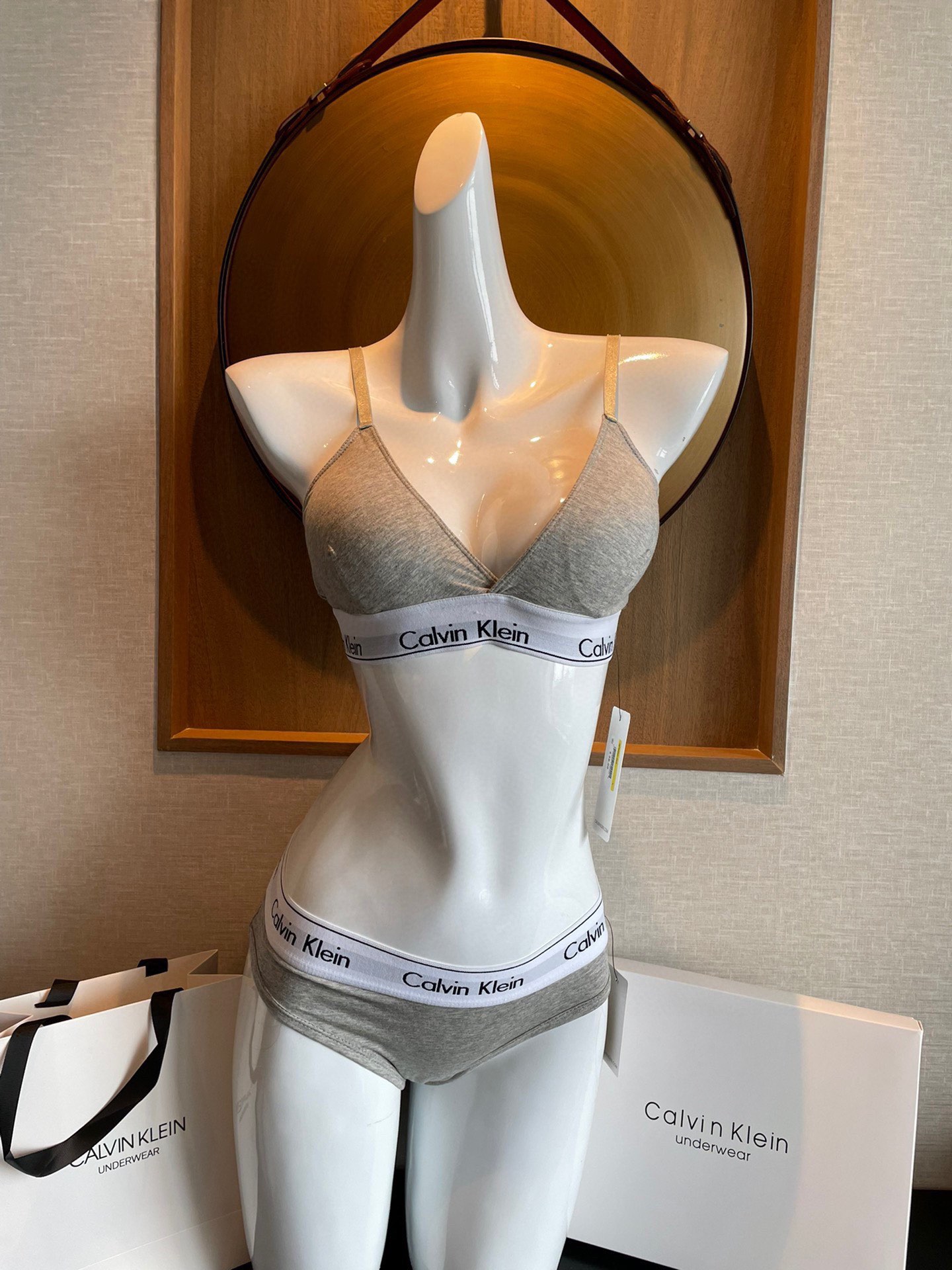 Calvin Klein Dames Ondergoed Set - Triangel Beha & Katoenen Slip - Grijs