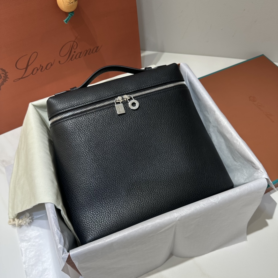[Backpacks]Zipper design with wide opening Shoulder straps can be adjusted and