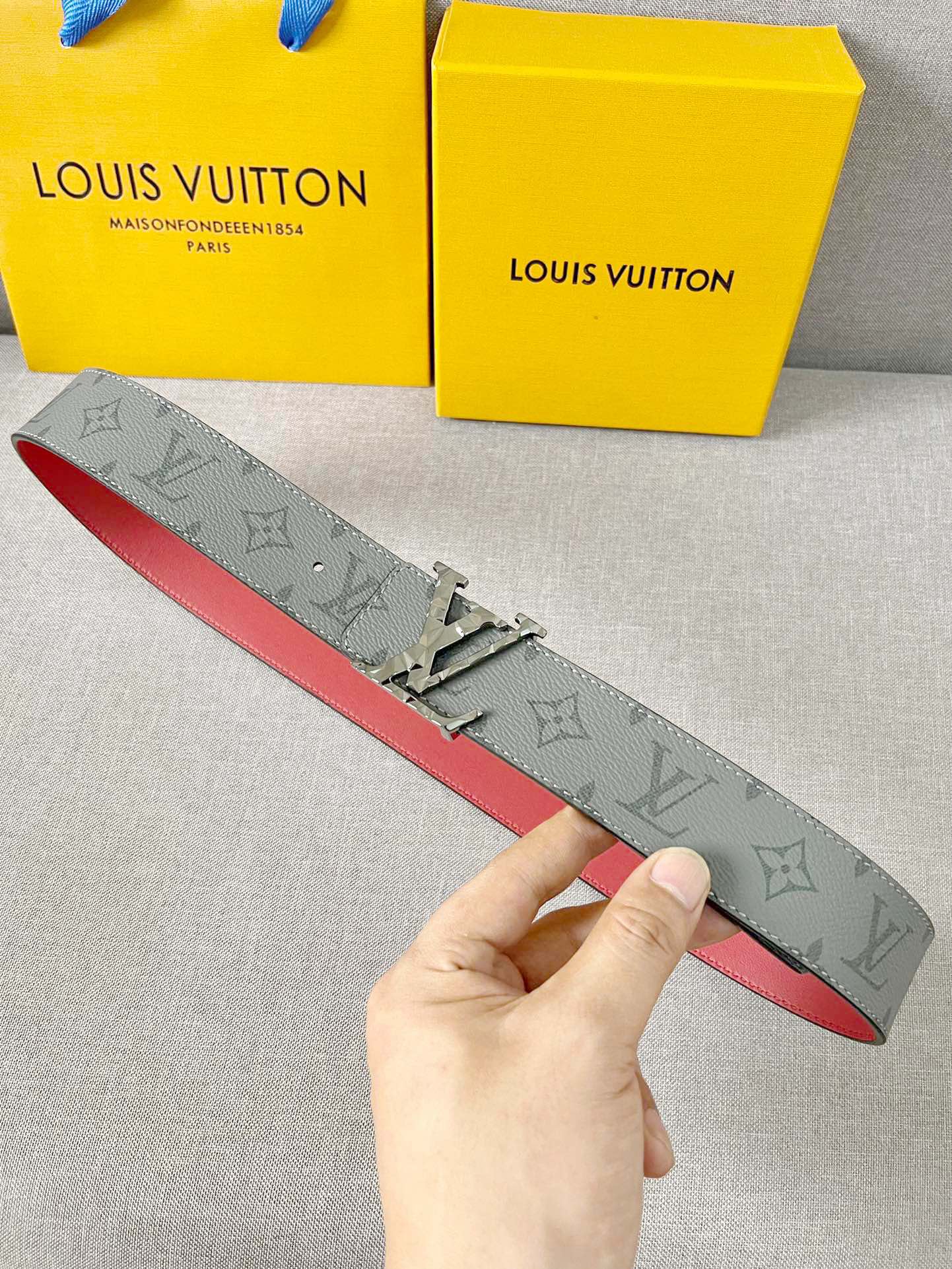 LVLVInitiales男士双面腰