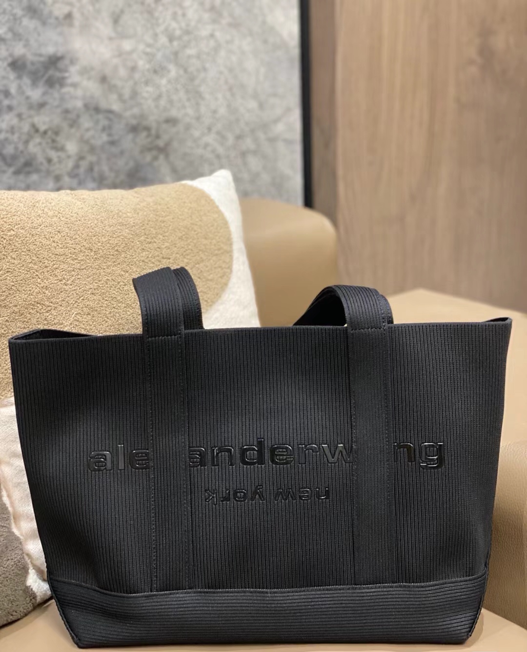 “Alexanderwang Super-Capacity Travel Bag Review: Totto Blanche 1352” - 图片 3