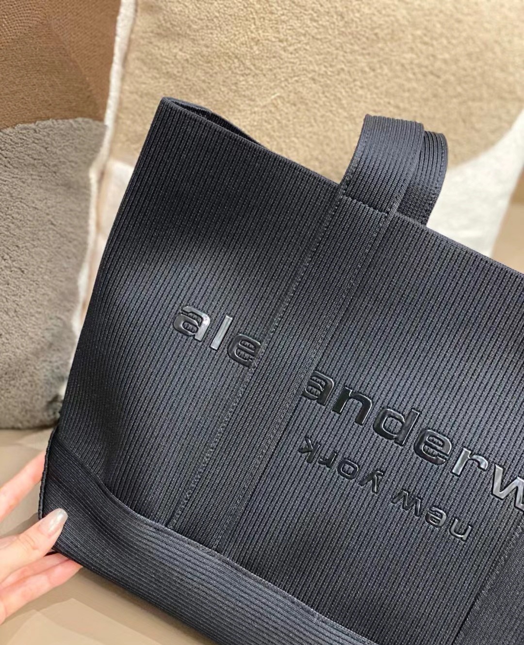 “Alexanderwang Super-Capacity Travel Bag Review: Totto Blanche 1352” - 图片 4