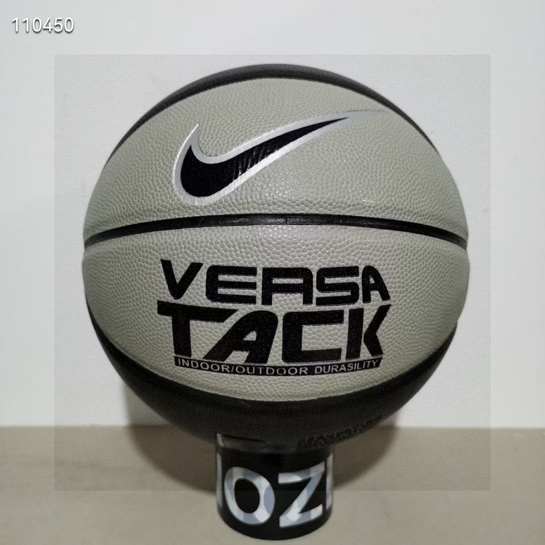 💰90
Nike/耐克篮球 经典系列花色球 
配色:黑灰【pu软皮】
场地:室内外木地板，水泥地板。
一一一一一一一一一一一一
🔥🔥注意事项🔥🔥: 
充气前请充分湿润球针，用水为佳，防止气门受损，造成气门漏气。