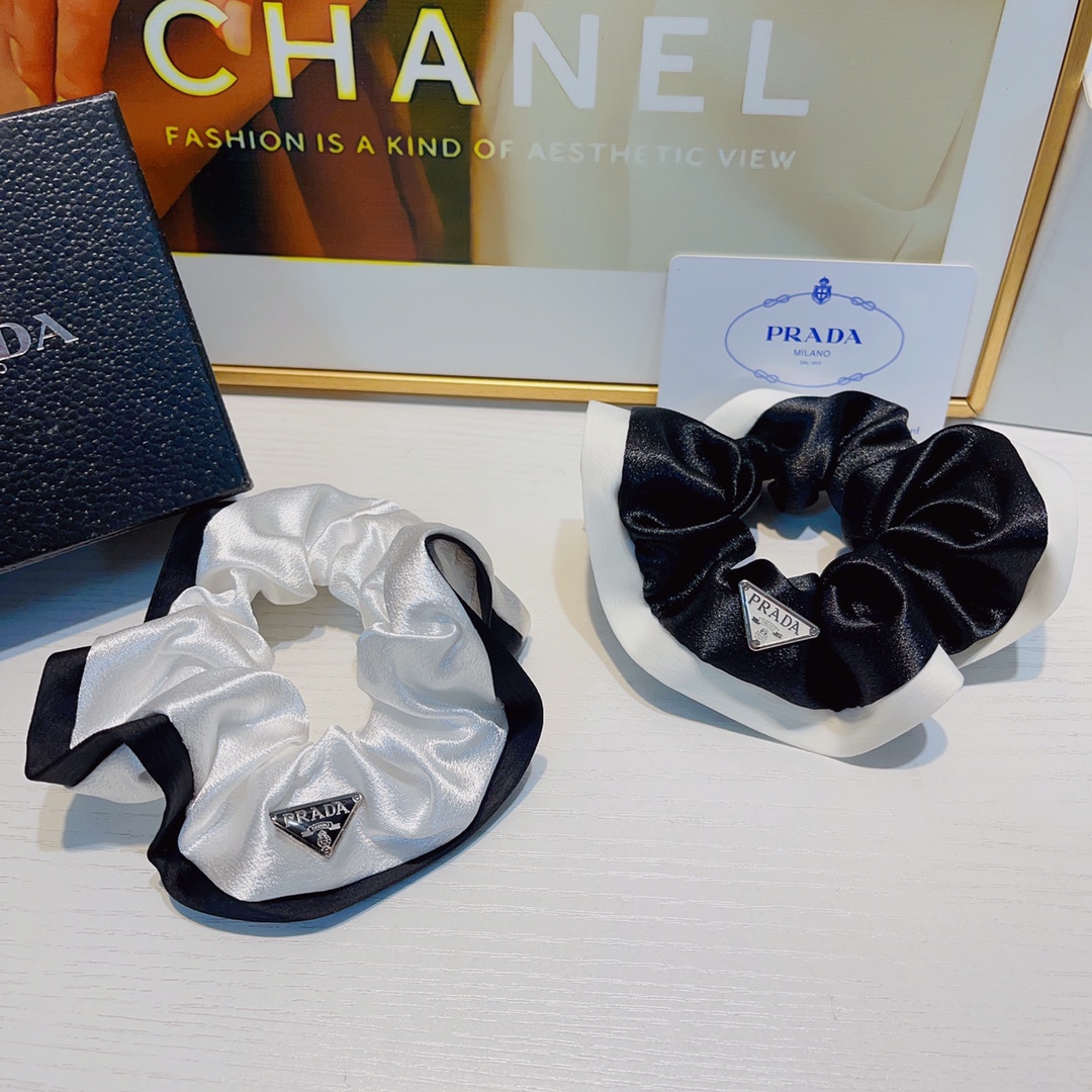 NO:276843,Prada Prada rubber band New logo rubber band hair ring Daily exquisite items All-matched styles must-have items for fairy Treasure styles Closed eyes Recommended styles (single) hair accessories, hairpins, prada, prada, hairpins19860909Prada普拉达 Prada皮筋 新款logo皮筋发圈 日常精致小单品 气质百搭小仙女必入单品 宝藏款 闭眼入推荐款（单个）发饰,发夹,prada,prada,hairpins,accessory