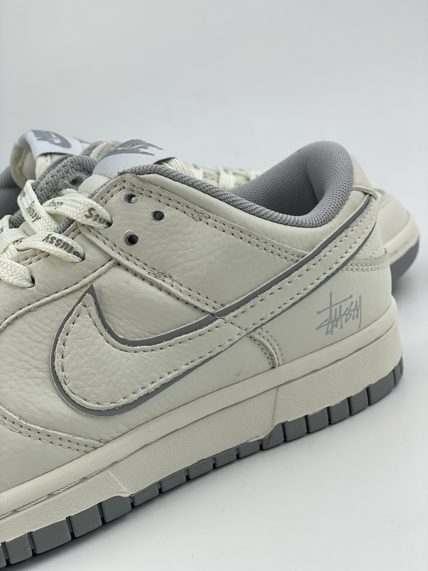 260 Nike SB Dunk Low 斯图西 米白灰 DD1391-103