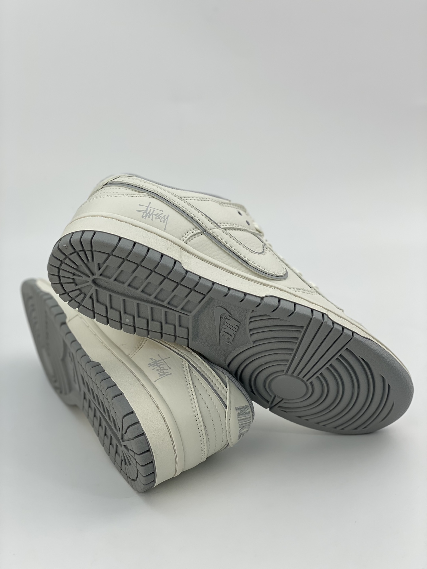 260 Nike SB Dunk Low 斯图西 米白灰 DD1391-103