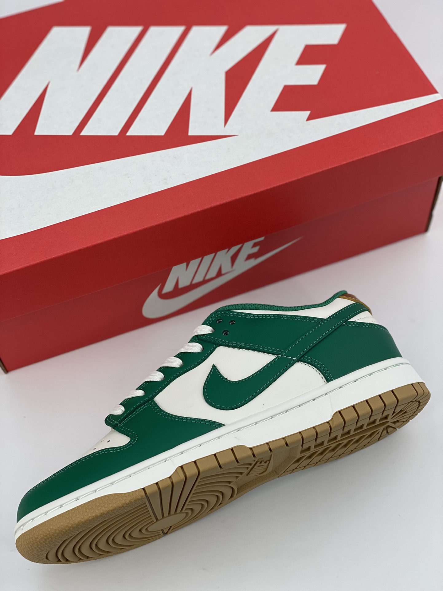 200 Nike SB Dunk Low “Gold Green” 绿白金 FB7173-131