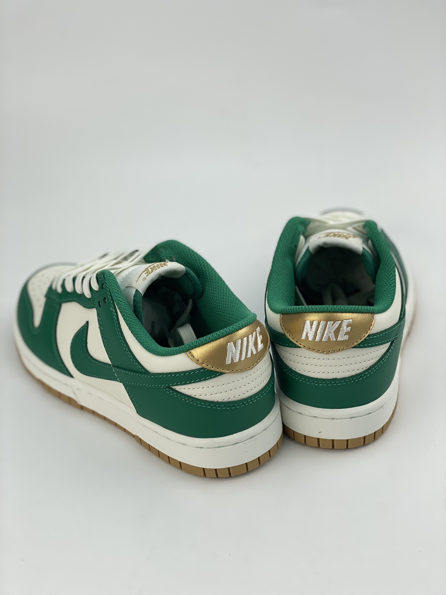 200 Nike SB Dunk Low “Gold Green” 绿白金 FB7173-131