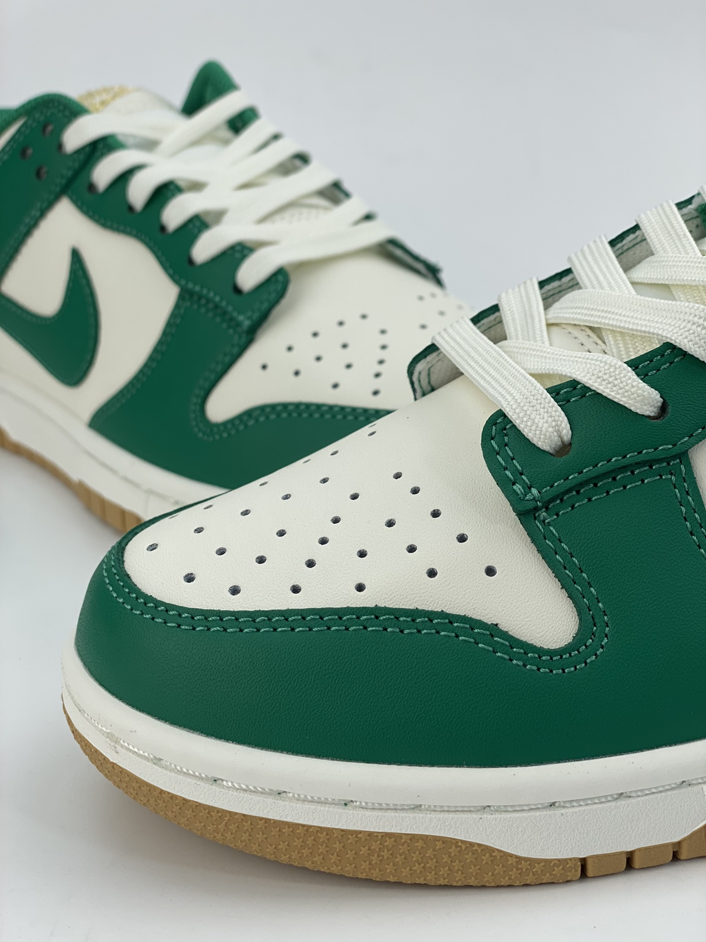 200 Nike SB Dunk Low “Gold Green” 绿白金 FB7173-131
